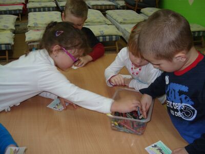 S farbičkami sme kamaráti, rady kreslíme